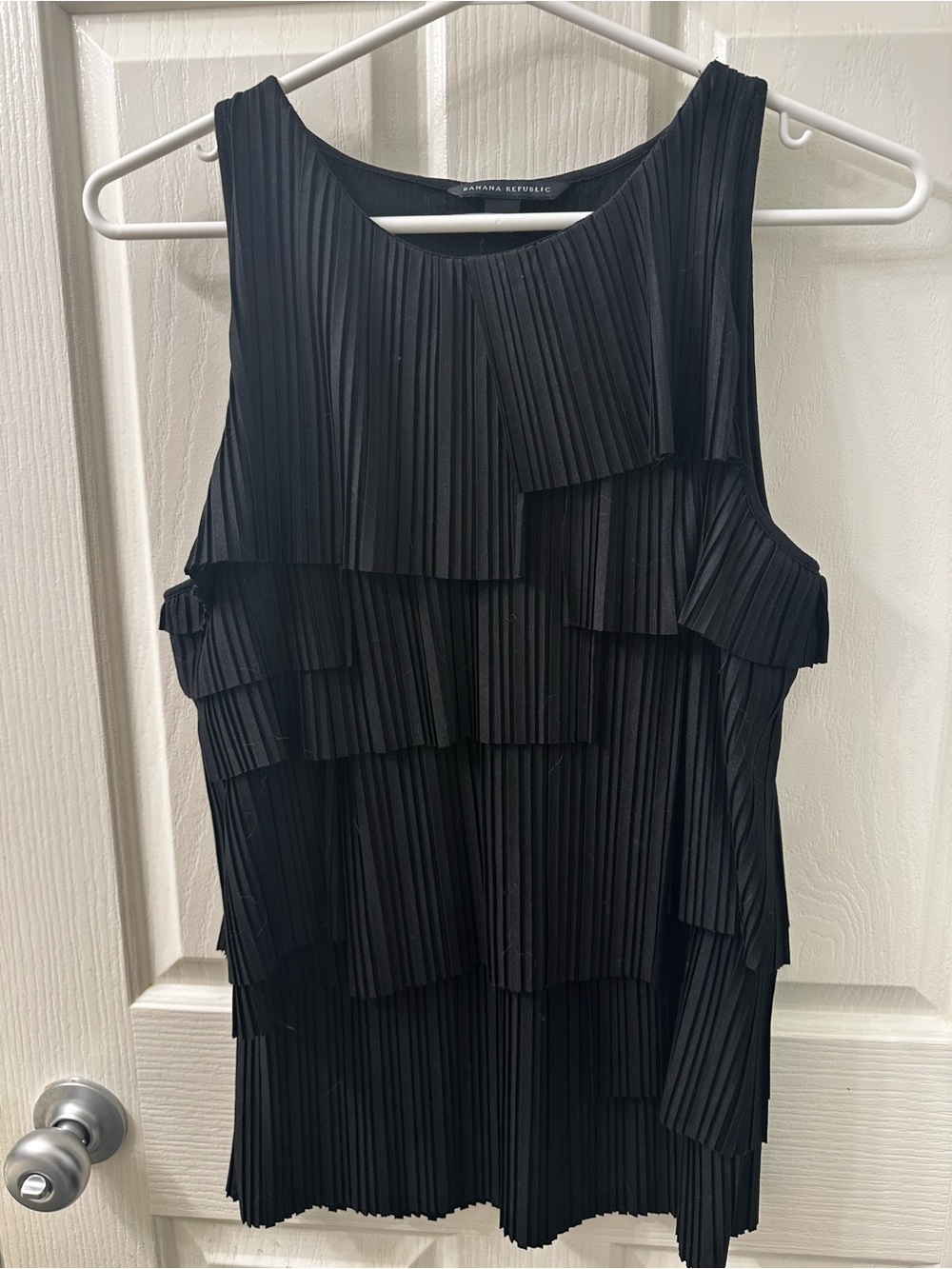 Banana Republic Black Pleated Tiered Sleeveless Camisole